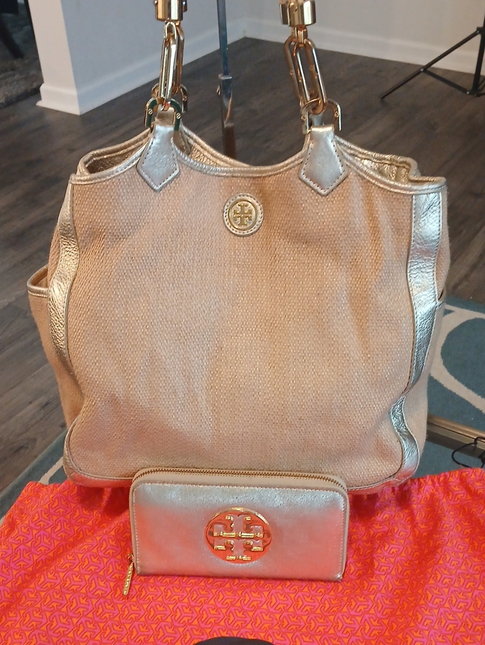 Tory Burch Metallic Beige Tote with Gold Hardware and Matching Wallet - Picture 3 of 17